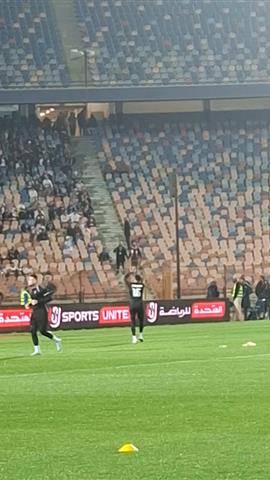 صوره ل جنش يرد تحية جماهير الزمالك قبل مباراة الاتحاد السكندري