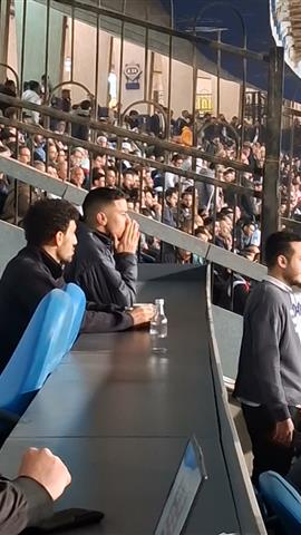 صوره ل محمد شحاتة يتجه للمقصورة بعد حصوله على طرد أمام الاتحاد السكندري