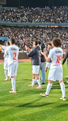 صوره ل احتفال لاعبي الزمالك مع الجماهير بعد الفوز علي الاتحاد السكندري