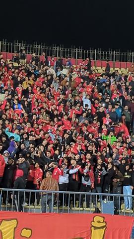 صوره ل جمهور الاهلي يشعل المدرجات خلال مباراة طلائع الجيش ويهتف "انا عمري ما هقدر أنسى أي ذكرى كانت معاه"