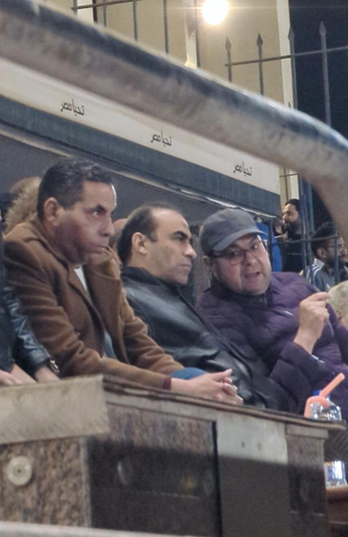 صوره ل تواجد سيد عبدالحفيظ في المدرجات وظهور علامات عدم الرضا على أداء الأهلي خلال مواجهة طلائع الجيش