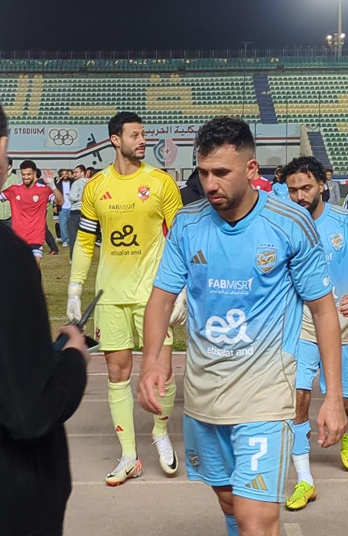صوره ل الحزن يسيطر علي لاعبي الاهلي بعد مباراة طلائع الجيش وأحد الجماهير "استرجلوا شوية"
