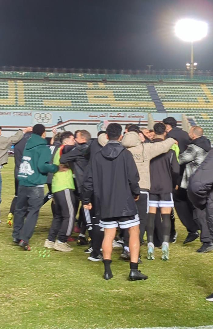 صوره ل احتفال لاعبي طلائع الجيش بعد الفوز علي الاهلي في الدوري المصري