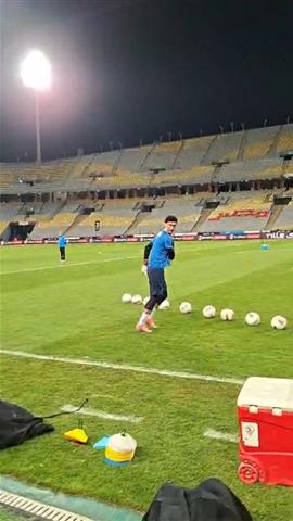 صوره ل لقطة استثنائية.. جماهير الزمالك هتفت لعواد بعد ظهوره بعد فترة غياب: وحارس المرمى يطالب بالهتاف للمهدي سليمان