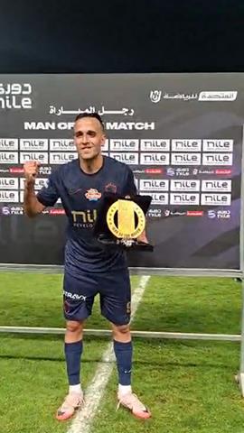 صوره ل ناصر منسي يتوج بجائزة رجل مباراة الزمالك والمصري