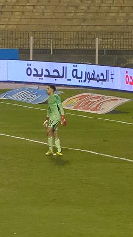 صوره ل رد فعل مصطفى شوبير بعد خطأه في هدف سيراميكا كليوباترا أمام الأهلي