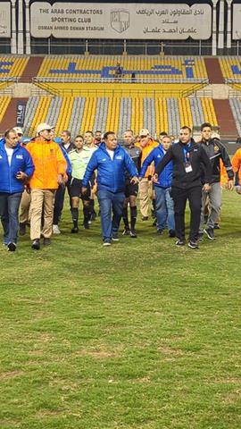 صوره ل خروج حكم مباراة سيراميكا كليوباترا وسط هجوم من جماهير الاهلي