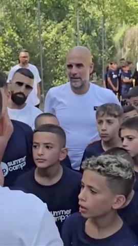 صوره ل جوارديولا يستضيف 28 طفل فلسطيني في معسكره الصيفي