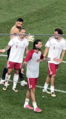 صوره ل ولا يوم من أيامك يا صلاح 😁 لاعبو ليفربول يتشاجرون بسبب شارة القيادة بعد مباراة ريكسهام