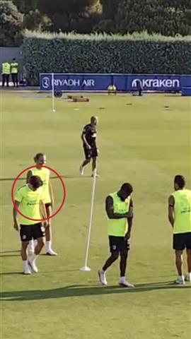 صوره ل الظهور الأول لجوليان الفاريز في تدريبات أتلتيكو مدريد وسط أزمة رحيله الى برشلونة