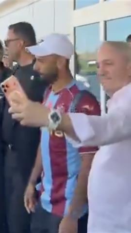صوره ل لحظة وصول محمد صلاح إلى إسطنبول وسط استقبال حافل من جماهير طرابزون