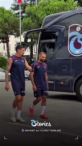 صوره ل محمد صلاح يعثر على صديق جديد في طرابزون ويرافقه لأول تدريب جماعي