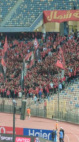 صوره ل هتاف جماهير الاهلي : العب واكسب وبلاش تتعالي درع الدوري محتاج رجالة