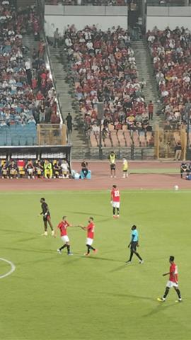 صوره ل رد فعل محمد صلاح بعد استبداله في مباراة مصر وانجولا
