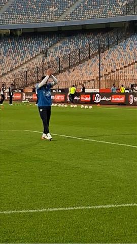 صوره ل تحية جماهير الزمالك لمحمد صبحي قبل مباراة بورت في دوري ابطال افريقيا