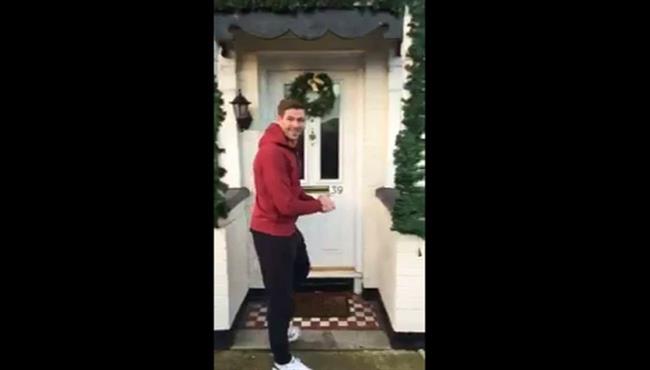 لافتة إنسانية من ستيفن جيرارد