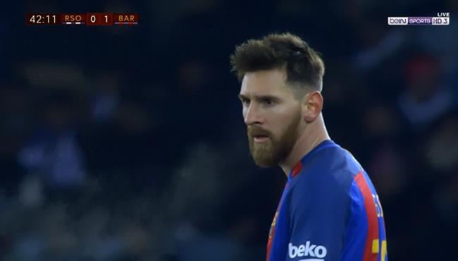 ميسي ينفعل على حكم مباراة برشلونة وريال سوسيداد بعد نهاية الشوط الاول