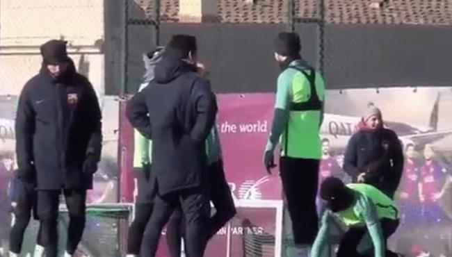 مقلب كوميدى من نيمار وسواريز لبيكيه فى تدريبات برشلونه