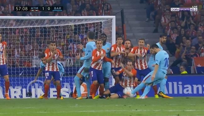 القائم يحرم ميسي من هدف رائع امام اتليتكو مدريد