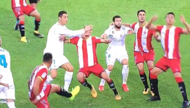 احتكاك بين رونالدو ولاعب جيرونا في الدوري الإسباني