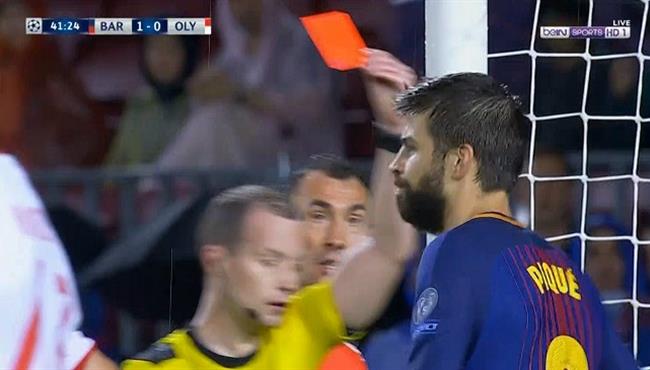 الحكم يلغي هدف لبرشلونه ويطرد بيكيه امام أولمبياكوس