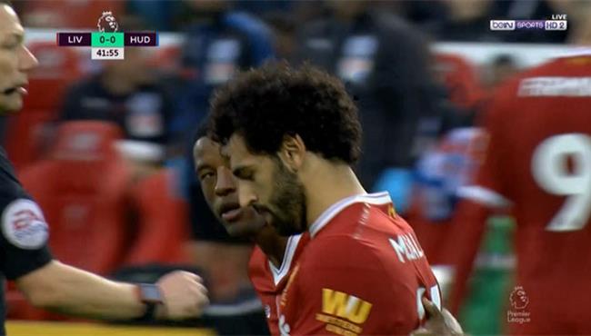 محمد صلاح يهدر ركلة جزاء امام هدرسفيلد