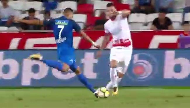 تريزيجيه يتسبب فى هدف قاسم باشا الاول فى مرمي أنطاليا سبور