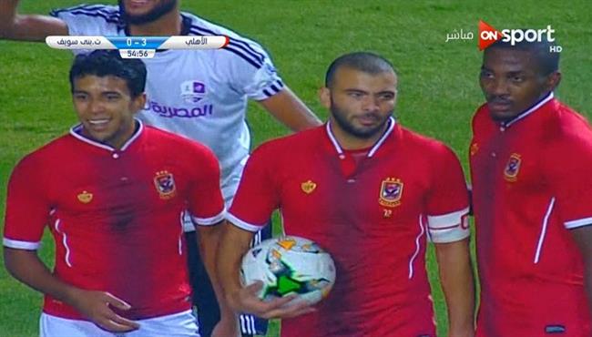 موقف كوميدي بين عماد متعب وحمودي في مباراة الاهلي وتليفونات بني سويف