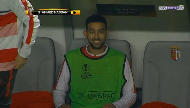 شاهد ماذا فعل احمد حسن كوكا مع لاعبي هوفنهايم و رد فعل الحكم