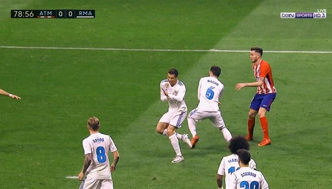 هل حرم الحكم اتليتكو مدريد من ركلة جزاء على رونالدو