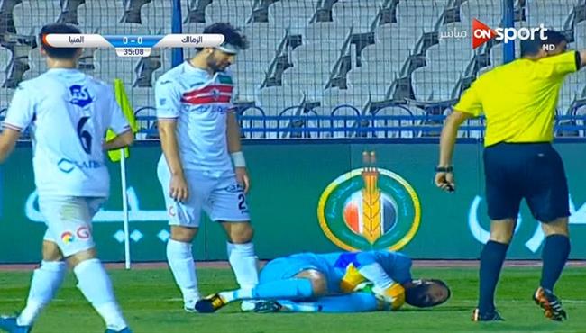 اصابة جنش في مباراة الزمالك و المنيا و نقله للاسعاف