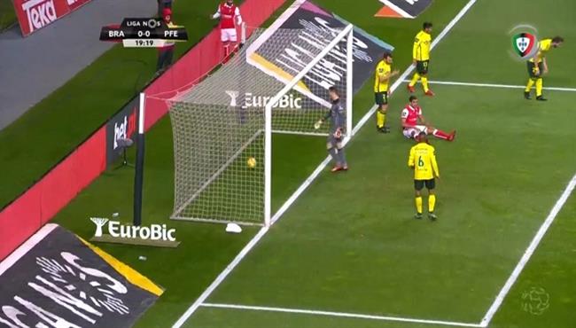 الحكم يلغى هدف عالمى لـ احمد حسن كوكا فى مرمى باسوش فيريرا
