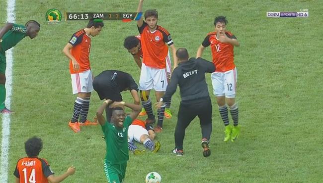 صدمة لاعبو مصر وزامبيا للشباب بعد سقوط مرعب لمصطفى محمد