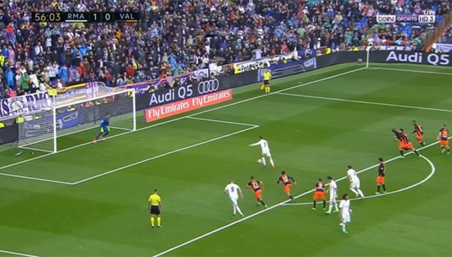 دييجو الفيس يتصدى لركلة جزاء رونالدو في مباراة ريال مدريد وفالنسيا