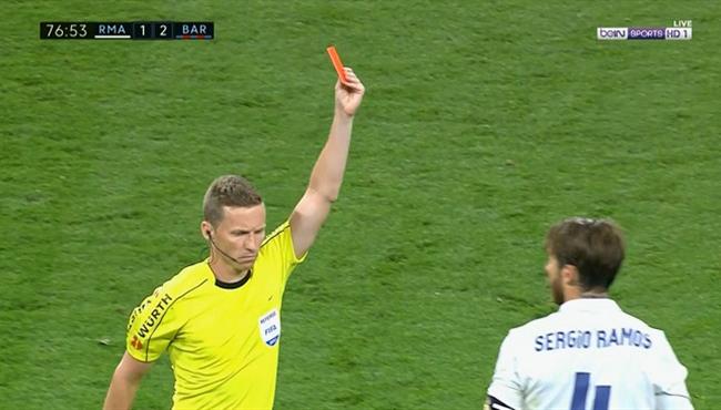 طرد راموس في الكلاسيكو بعد تدخل عنيف علي ميسي