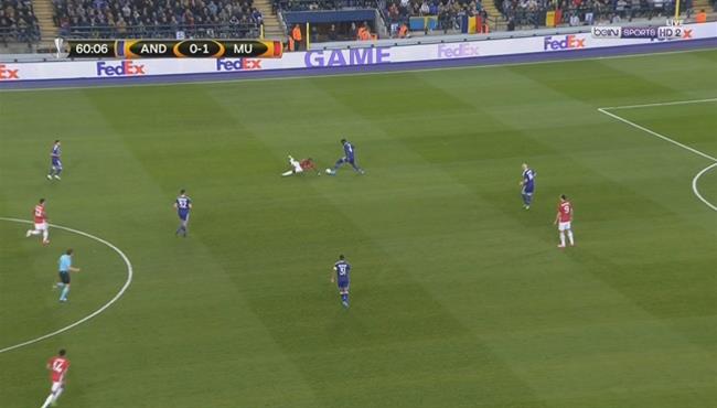 بوجبا يتحول إلى بهلوان في مباراة مانشستر يونايتد واندرلخت