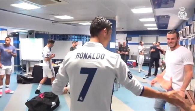 احتفالية رونالدو مع لاعبي ريال مدريد بالهاتريك في بايرن ميونخ