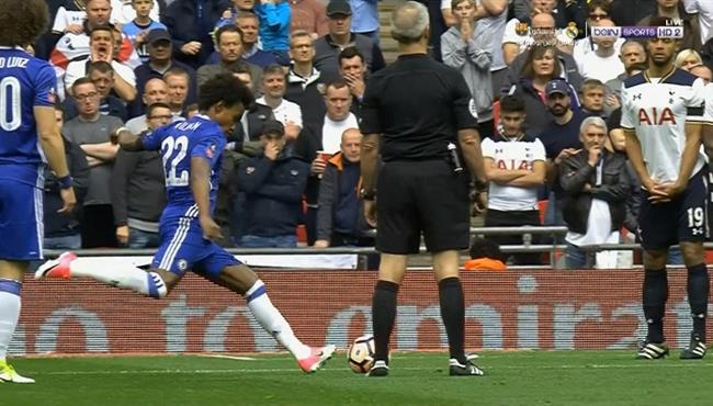 هدف ويليان الرائع في مرمي توتنهام 1 0 كأس الاتحاد الانجليزي