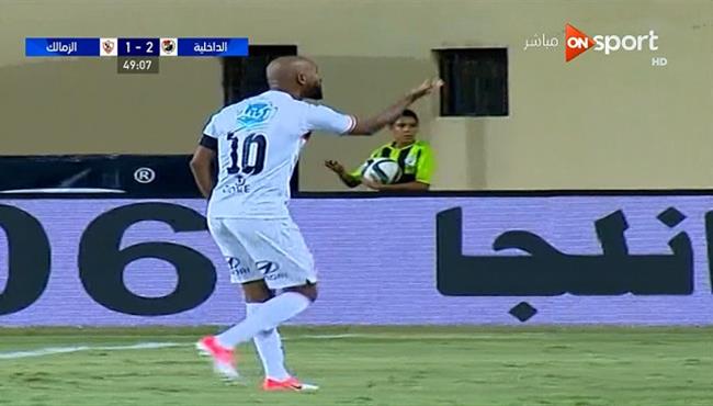 شيكابالا يعنف حكم الراية في مباراة الزمالك والداخلية