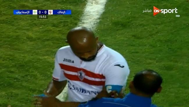 شيكابالا يقوم بتغيير الشارة خلال مباراة الزمالك و الاسماعيلي