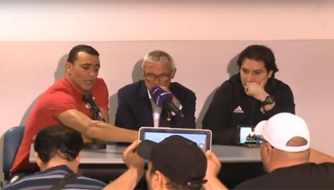 عصام الحضري يبعد ميكروفون beiNsports في الندوة الصحفية لمباراة تونس و مصر