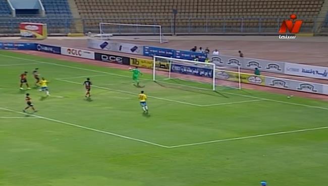 كريم بامبو يهدر هدف مارادونى فى مباراة الإسماعيلي والداخليه