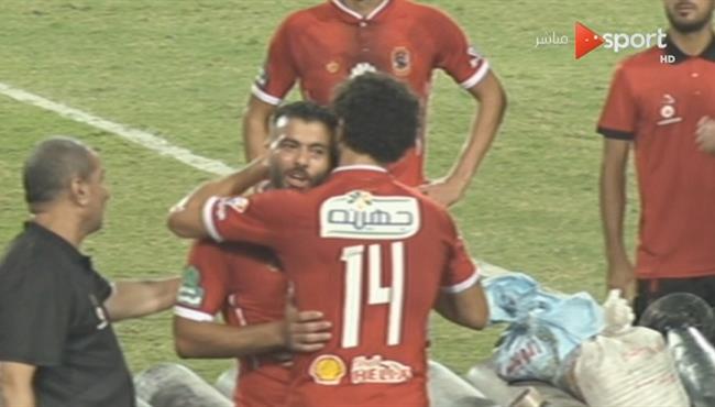 لافته رائعه من حسام غالى تجاه عماد متعب فى تتويج الاهلى بالدورى المصرى
