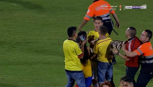 جماهير كولومبيا تحاصر رودريجيز بعد مباراة الكاميرون