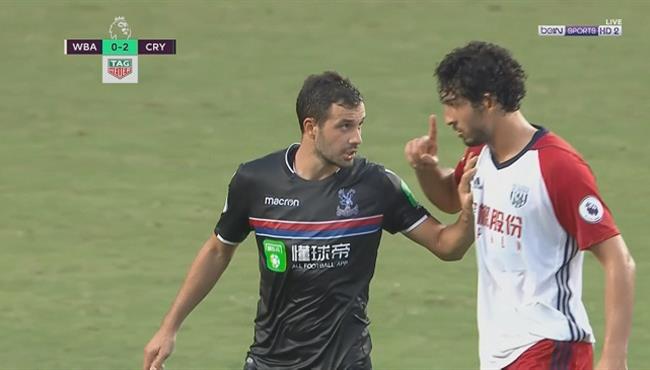 شجار احمد حجازي مع لاعب كريستال بالاس