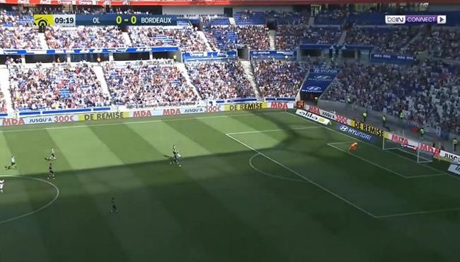 هدف نبيل فقير الخرافي في مرمى بوردو من منتصف الملعب