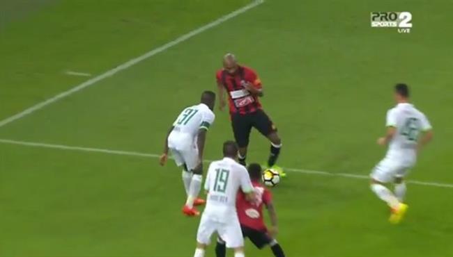 مهارة رائعة من شيكابالا تتسبب في ركلة جزاء وهمية في الدوري السعودي