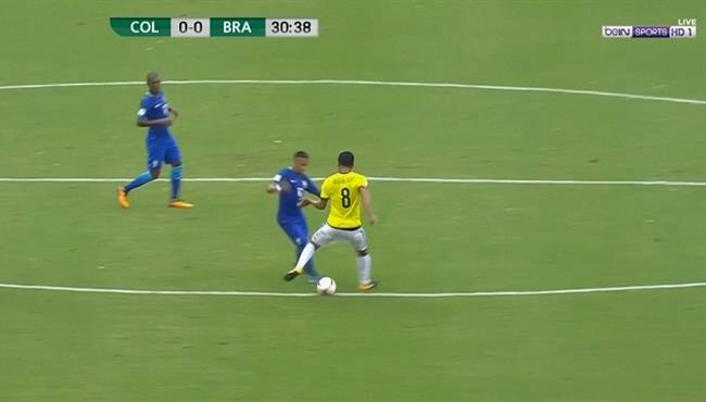 كوبري رائع من نيمار للاعب كولومبيا