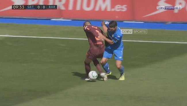 كوبري لاعب خيتافي المهين لبيكيه شاهد رد فعل مدافع برشلونة
