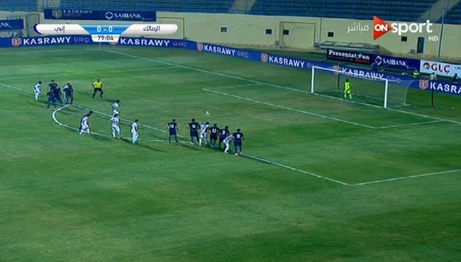 علي لطفي يتصدي لركلة جزاء باسم مرسي في مباراة الزمالك وانبي